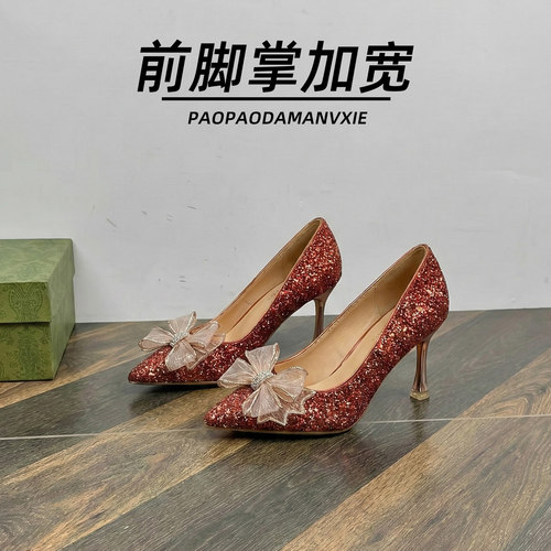 前脚掌加宽大码女鞋41到42宽脚胖红色婚鞋尖头蝴蝶结细跟新款单鞋