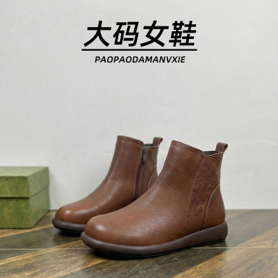 大码女靴41到43宽脚胖复古马丁靴冬季新款真皮软底舒适休闲短靴
