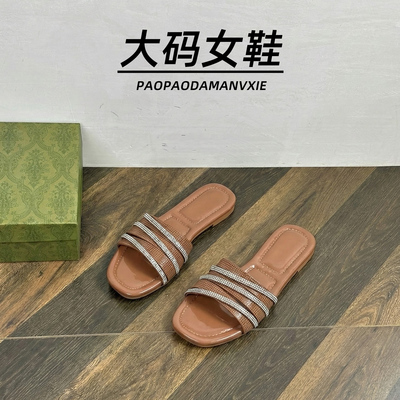 大码女鞋404142宽脚胖拖鞋平底夏季新款方头水钻外穿沙滩一字凉拖