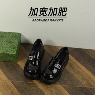 胖脚宽肥大码女鞋41到43小皮鞋2025加绒厚底英伦风一脚蹬乐福鞋