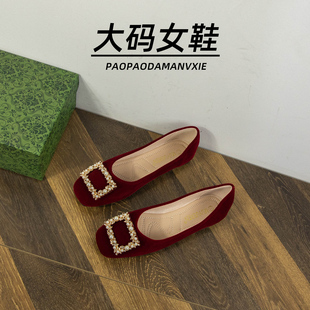 大码女鞋41到42宽脚胖单鞋绝美平底舒适软底新娘珍珠方扣红色婚鞋
