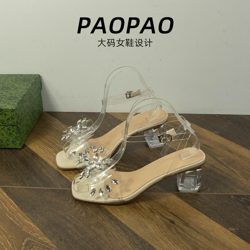 大码女鞋41到43宽脚胖绝美凉鞋水钻蝴蝶结网红粗跟一字带高跟鞋夏