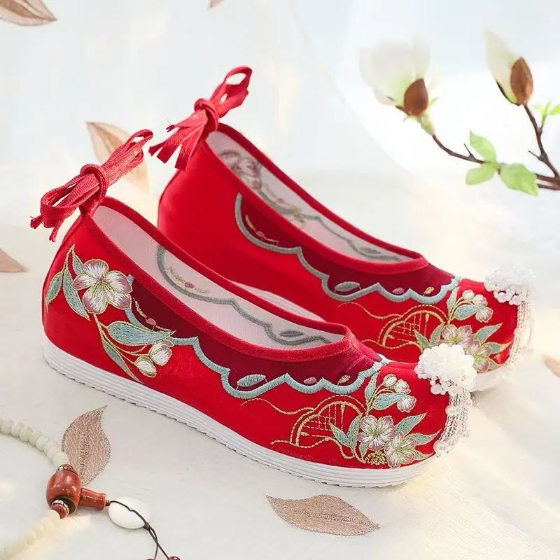 2024 New Women's Ethnic Style Red Embroidered Bridal Shoes F