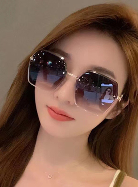 2025EuropeanandAmericanFashionFramelessCut BorderUVInternet