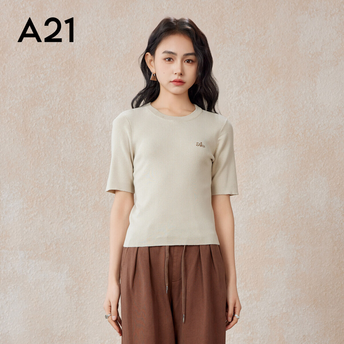 A21女装显瘦圆领套头五分袖T恤女生款潮牌简约短款上衣