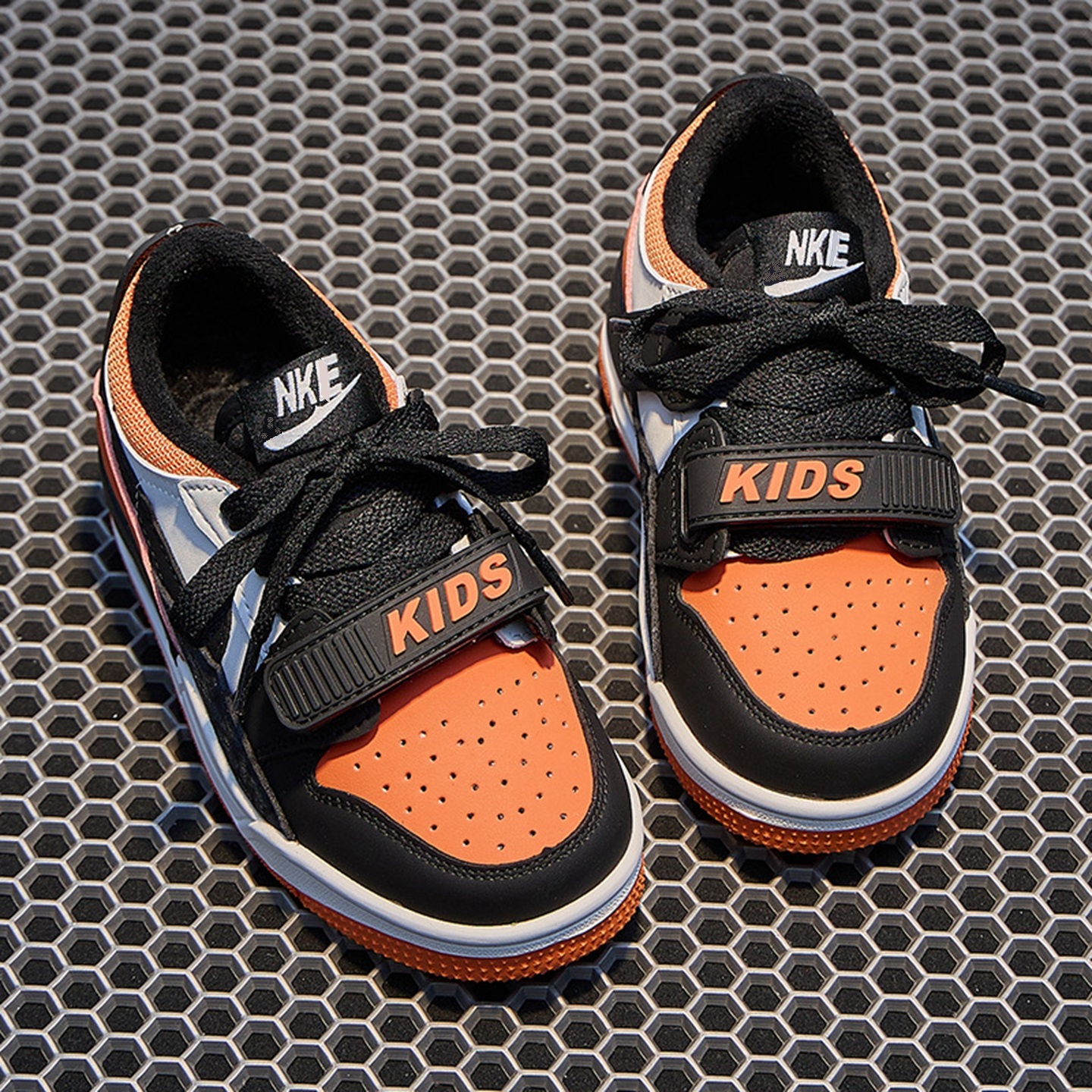 儿童运动鞋经典复古低帮男童篮球鞋舒适保暖棉鞋中大童潮加绒板鞋