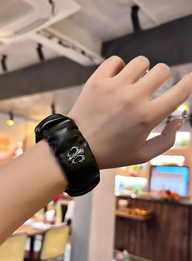 个性时尚十字架皮革手环