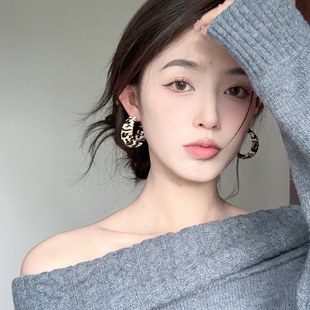 欧美风秋冬豹纹c型耳圈 小众设计感复古耳环气质高级百搭耳饰 时尚