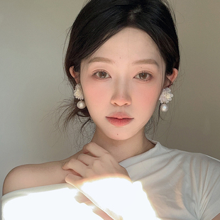气质高级感珍珠花朵耳环女温柔少女个性 百搭耳饰潮 耳钉2025年新款