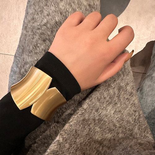 欧美复古夸张金属宽版拉丝手镯