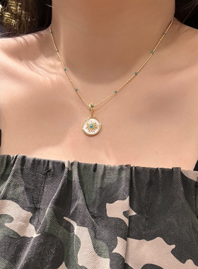 法式复古高级感仿绿松石圆牌项链