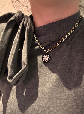 复古黑色小香风山茶花项链锁骨链