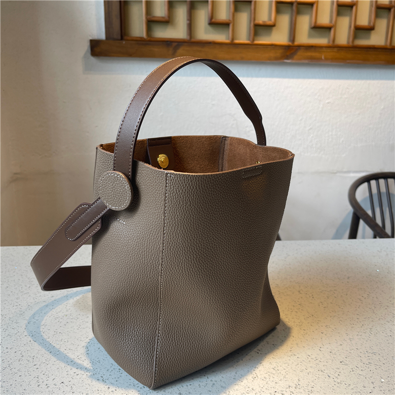 麦淇朵女包头层牛皮水桶包