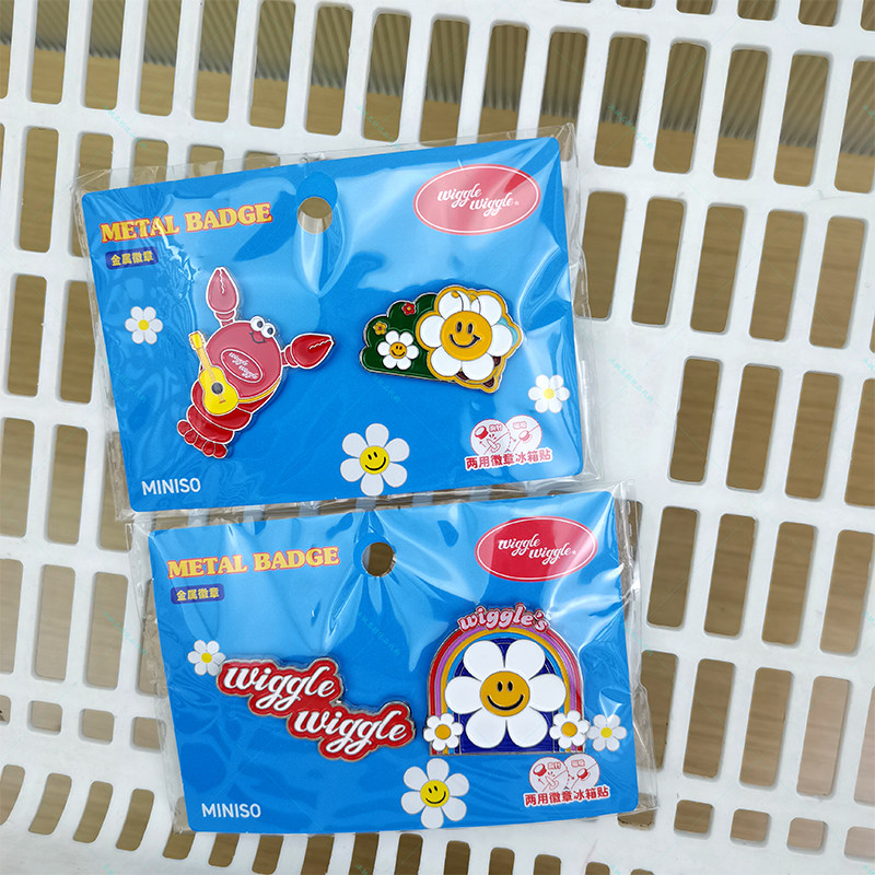名创优品wigglewiggle金属徽章