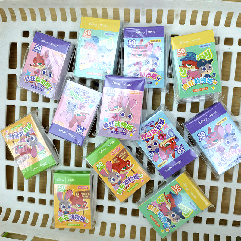 MINISO创优品迪士尼疯狂动物城趣翻翻趣玩本尼克迷你豆豆贴纸本