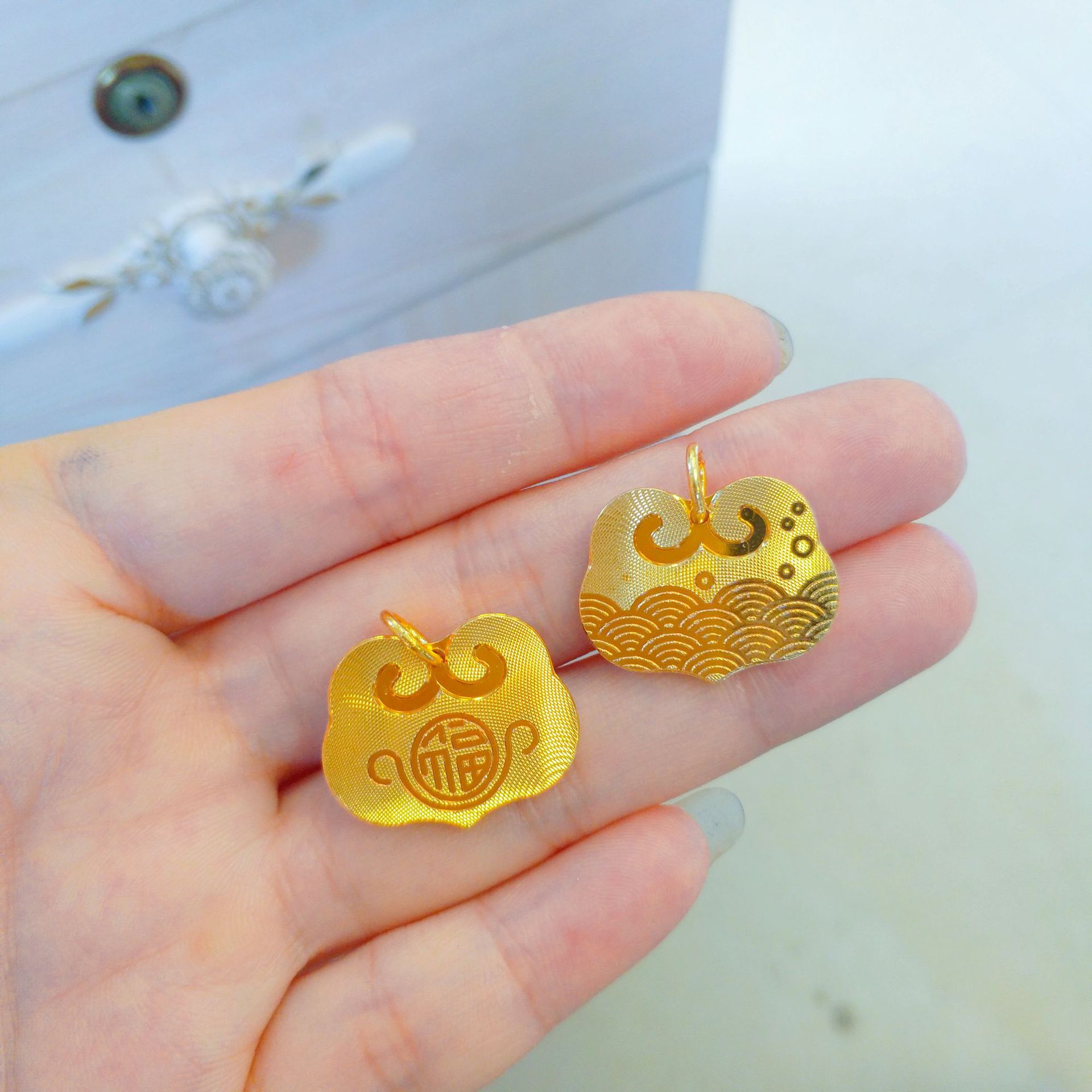 黄金色祥云平安锁吊坠金店同款福图片