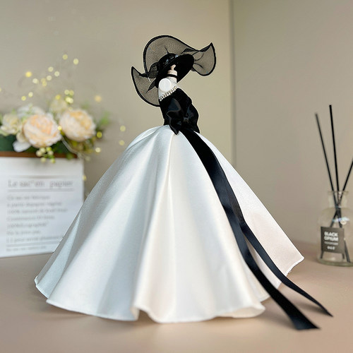 小众闺蜜高级女生生日婚纱模型