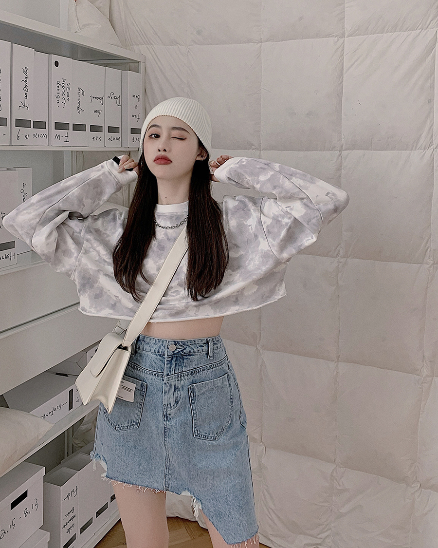 New style tie dyed short style western style aging sweater + denim skirt