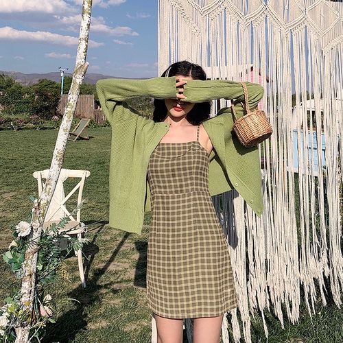 Real price control 34 Korean version of Avocado Green retro Plaid sling skirt + long sleeve thin needle