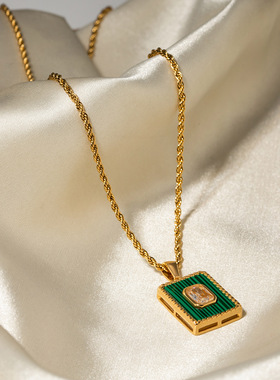 欧美ins网红同款不锈钢项链18k长方形绿色吊牌不锈钢项链女