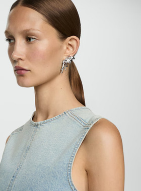 欧美钢色不锈钢蝴蝶耳钉insY2K风格甜酷哥特感立体钛钢蝴蝶耳环