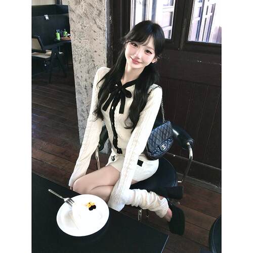 Le 19 RomanLand韩漫撩精 黑白撞色蝴蝶结针织开衫半身短裙两件套