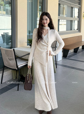 法式气质软糯V领连衣裙女2025秋冬新款收腰针织长裙