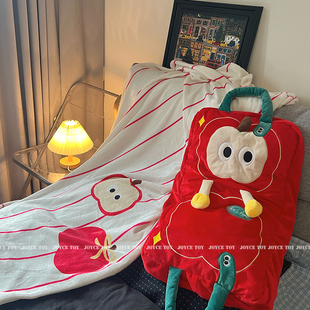 苹果可爱可暖手抱枕毯子三合一两用办公室午睡趴枕可插手靠枕保暖