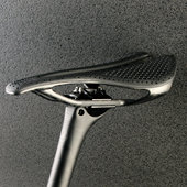 深圳辉哥HUOOGE 短鼻超轻一体成型碳纤维中空坐垫坐包鞍座包 X10S