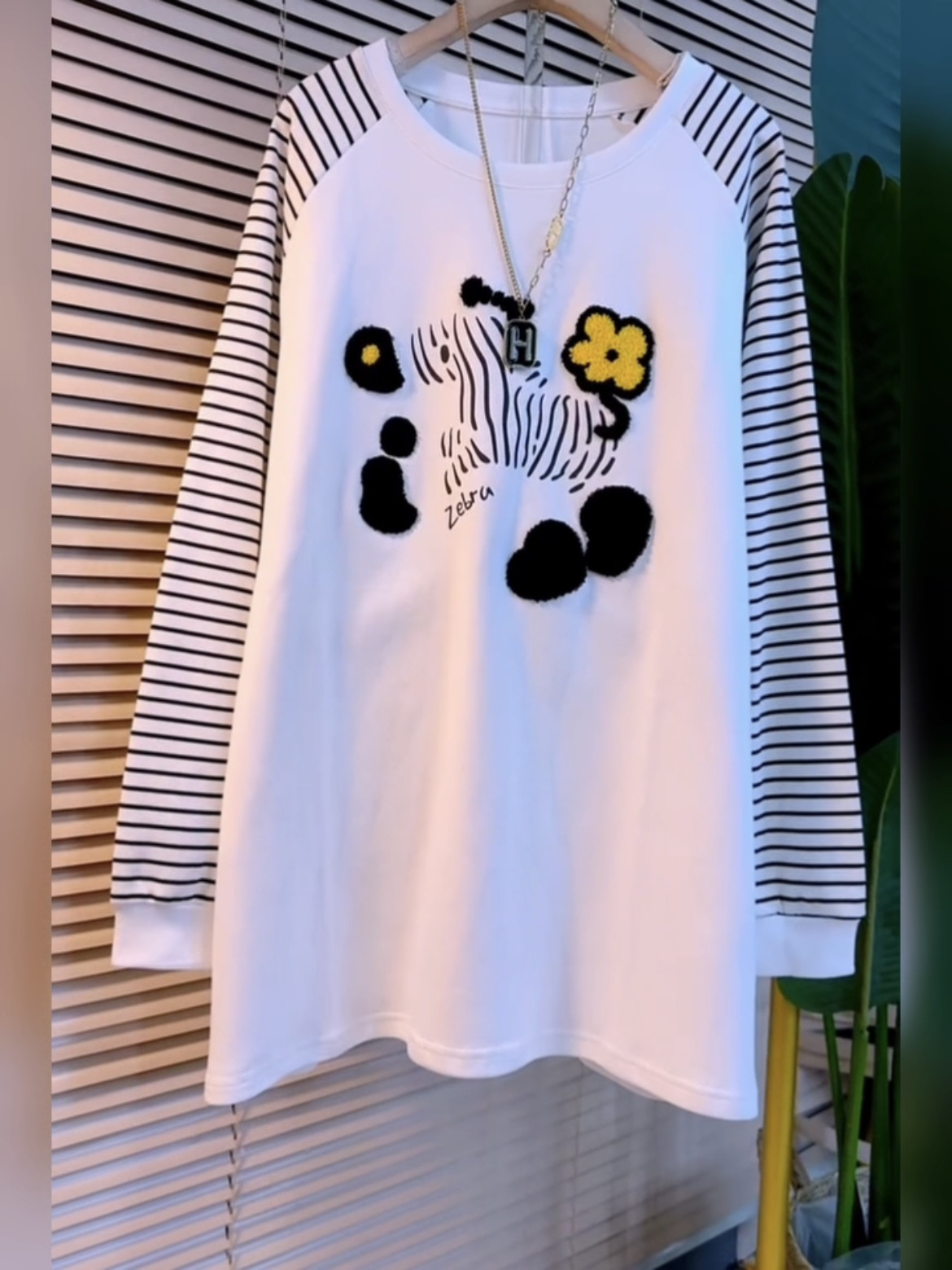 秋冬大码毛巾绣斑马条纹拼接T恤中长款遮肉显瘦洋气内搭打底衫潮