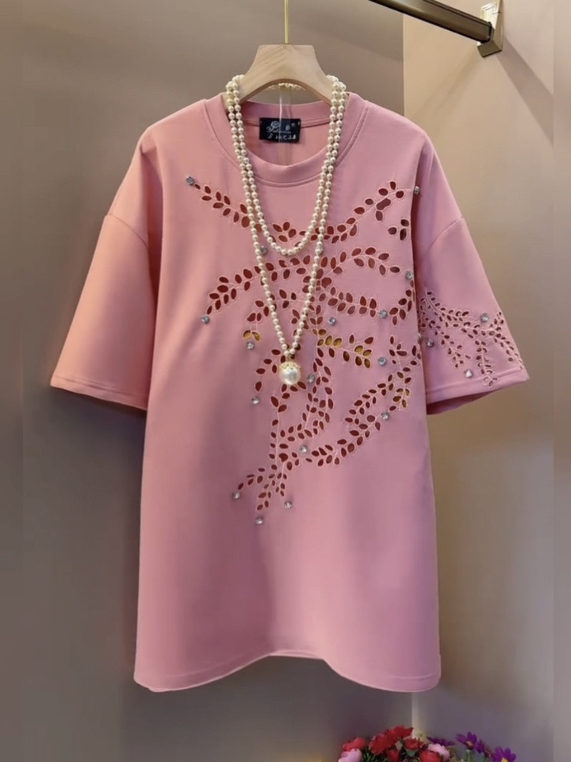 秋冬大码镂空宽松T恤衫重工钉珠宽松显瘦减龄小众上衣中长款遮肉,女装/女士精品,常规大码外套,淘宝优惠券,粉丝福利购,淘宝优惠卷