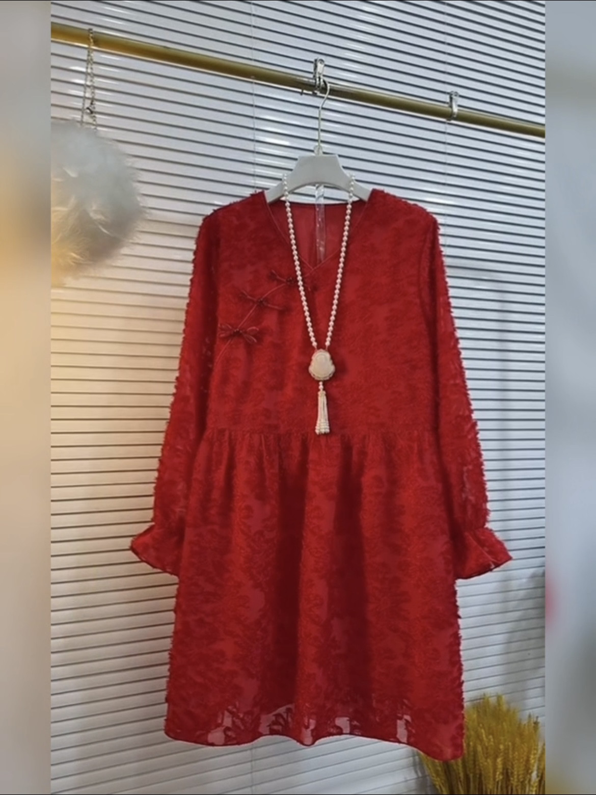 秋冬大码重工刺绣加厚连衣裙女宽松显瘦洋气减龄打底中长款裙子潮