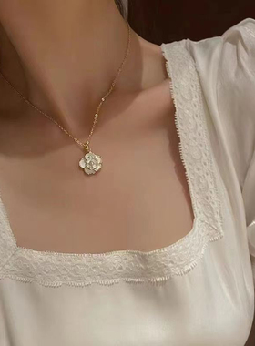 合金时尚气质珠珠项链山茶花小众轻奢设计高级感锁骨链吊坠女款