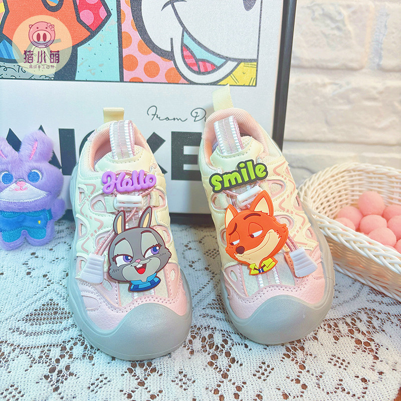 女童运动鞋秋冬轻便跑步软底耐脏超轻防滑休闲鞋子小学生儿童春秋