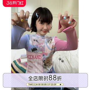 BETWEENAND 梦幻甜酷y2k蓝粉满印小猫小狗撞色长袖T恤修身上衣女