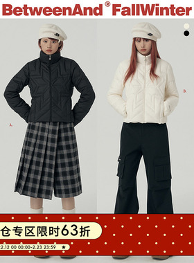 BETWEENAND 轻薄雪花印花绗线内胆羽绒服反光印花立领防风外套女