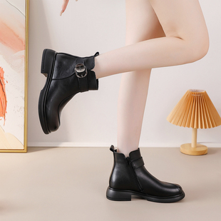 冰洁女鞋2025冬季新款真皮圆头加绒低跟短筒英伦风马丁靴32-25162