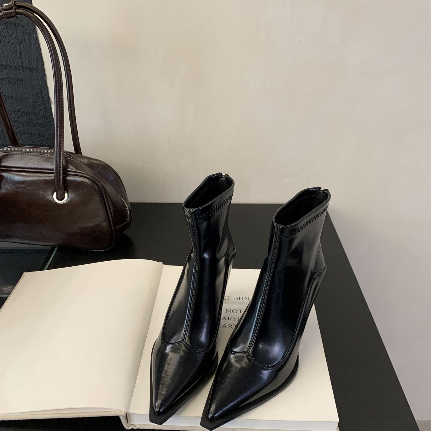 气质高跟鞋短靴2025秋冬爆款细跟尖头瘦瘦靴