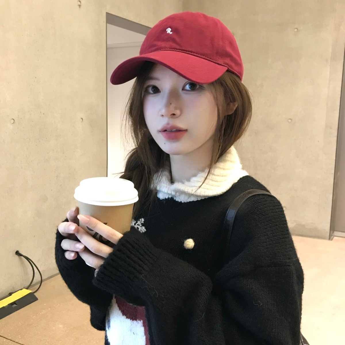 陈哈哈~韩国女高R字母棒球帽女韩版休闲软顶情侣鸭舌帽子男显脸小