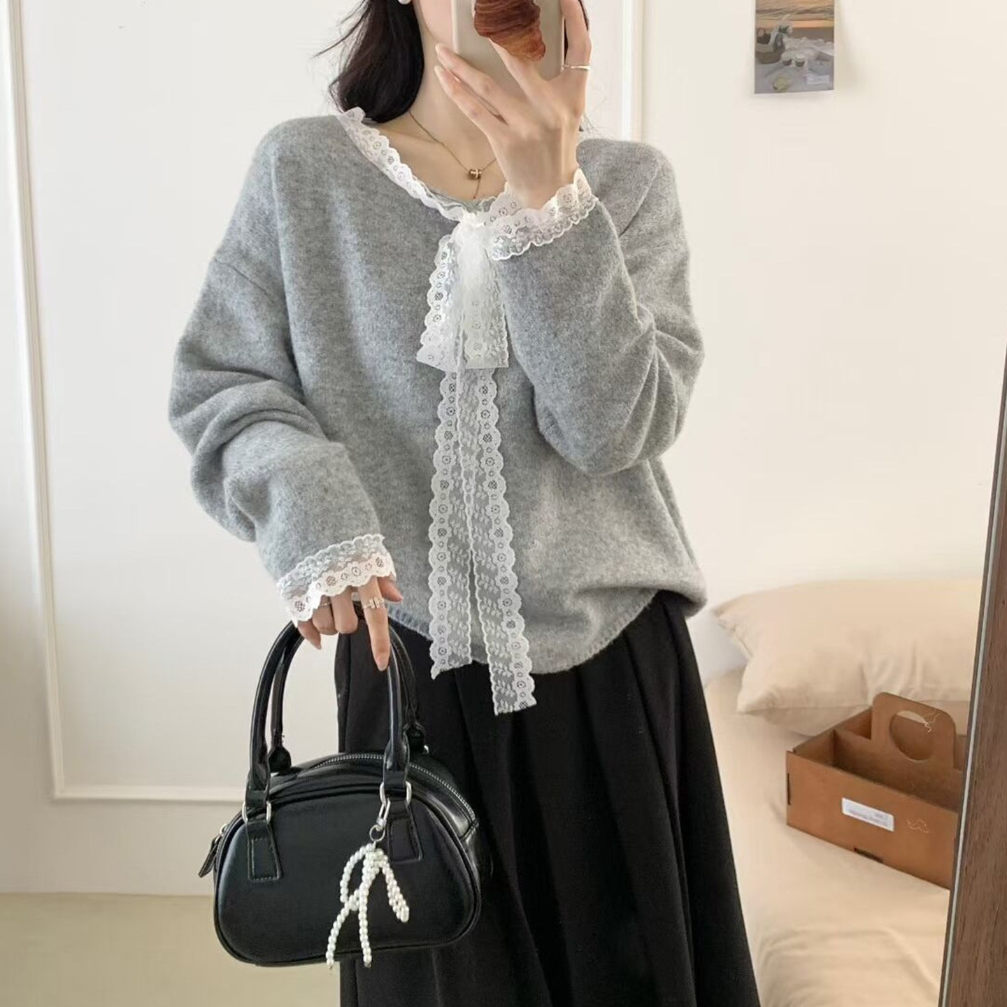 休闲气质蕾丝蝴蝶结拼接针织衫女春秋短款V领套头落肩宽松毛衣