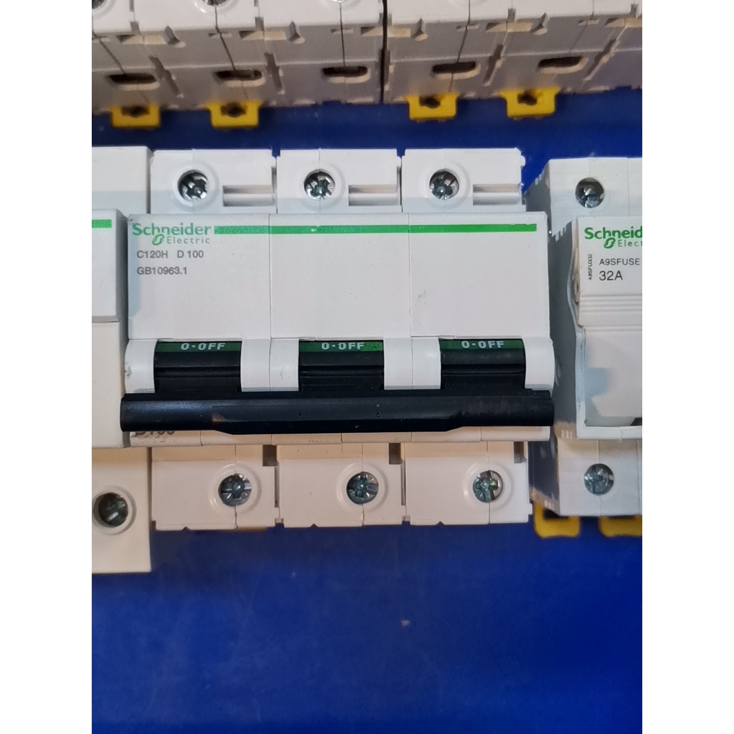 施耐德断路器D型空气开关A9动力总闸2P3P4P原装断路器8咨询维修咨