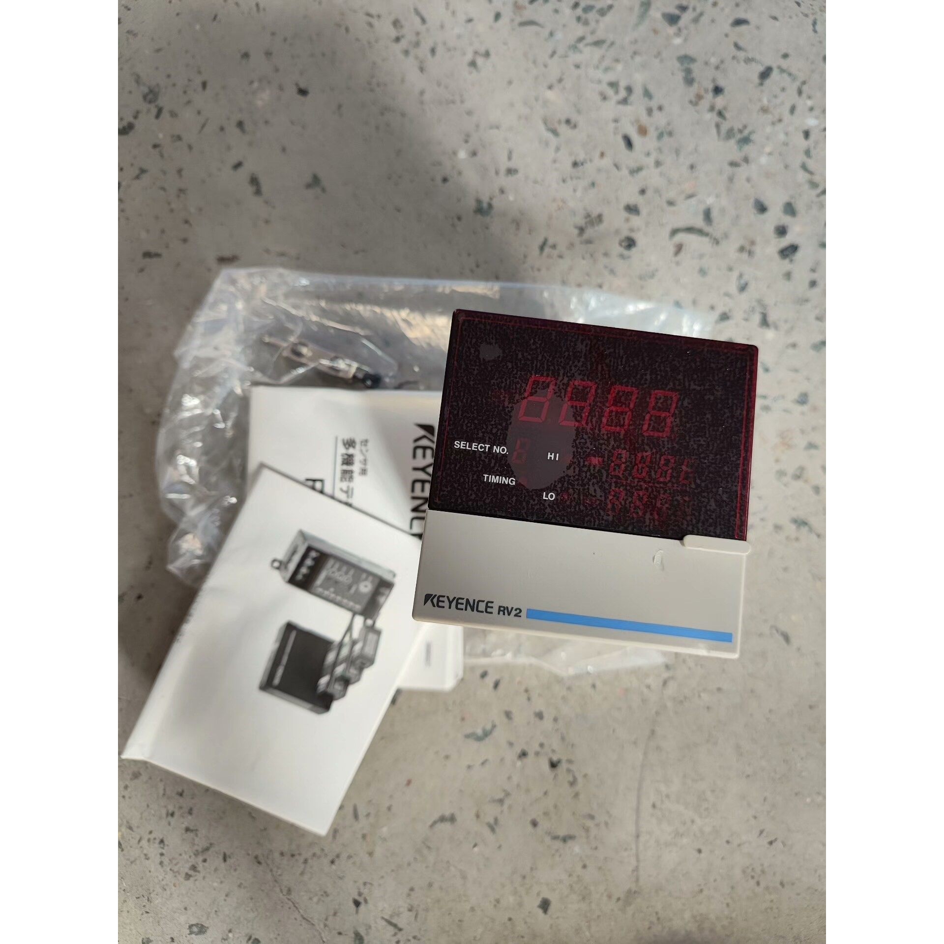 基恩士 RV252多功能数字控制器全新原装裸机无包装咨询维修