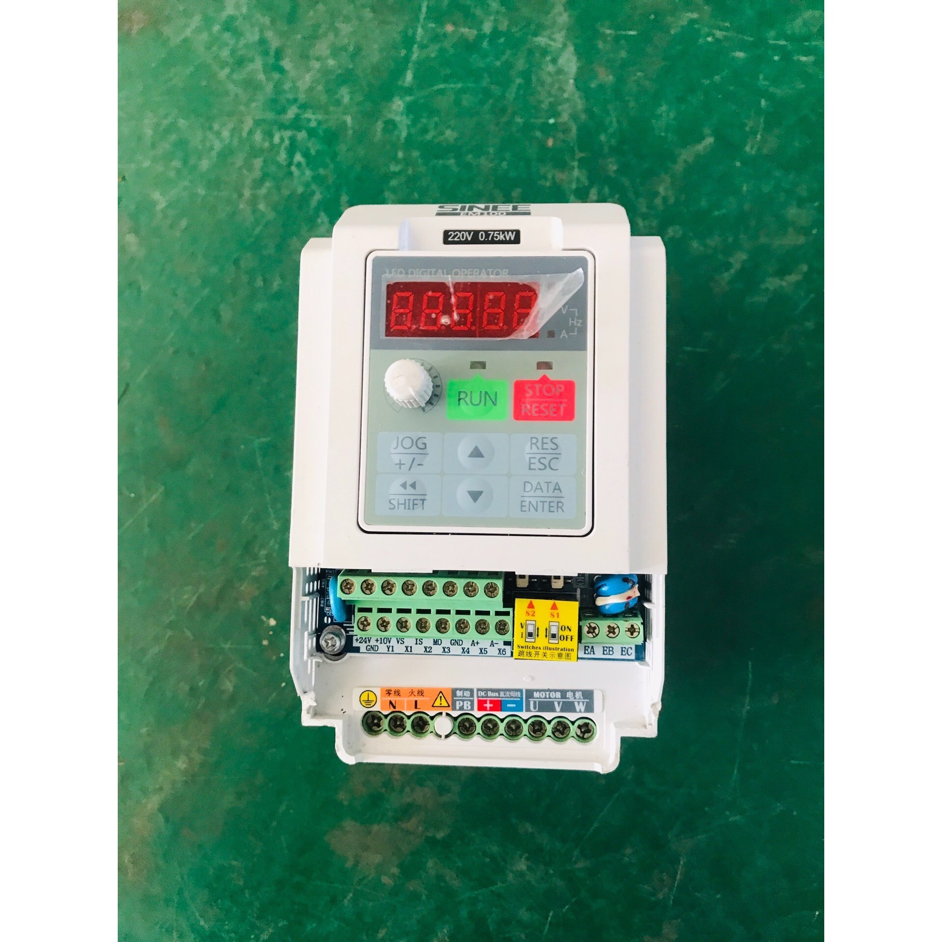 正弦变频器 EM100-0R7-1B 220V  0.7咨询维修咨询维修