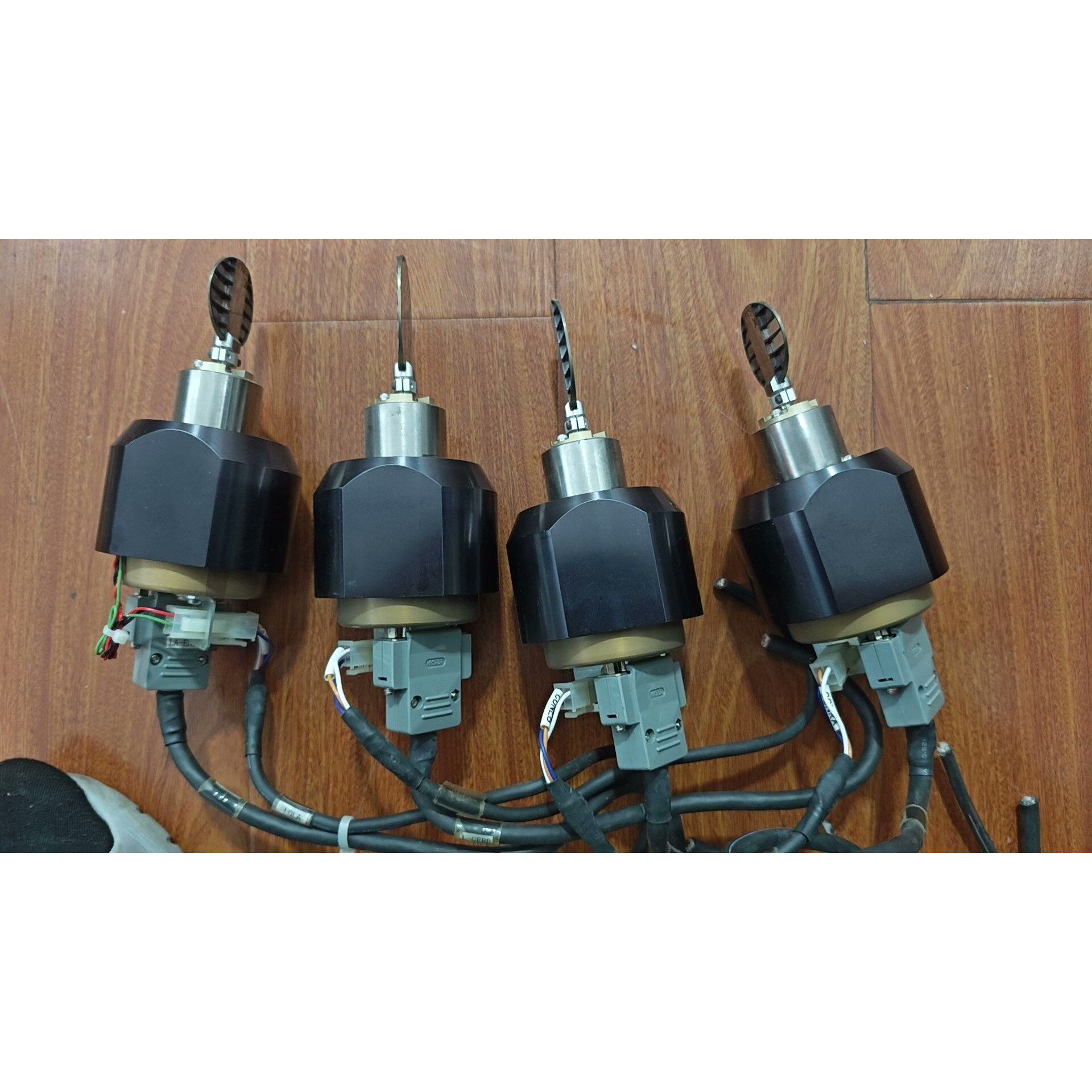 三菱镭射机振镜,型号J01-A和J02-A各两个,现货.咨询维修咨询维修