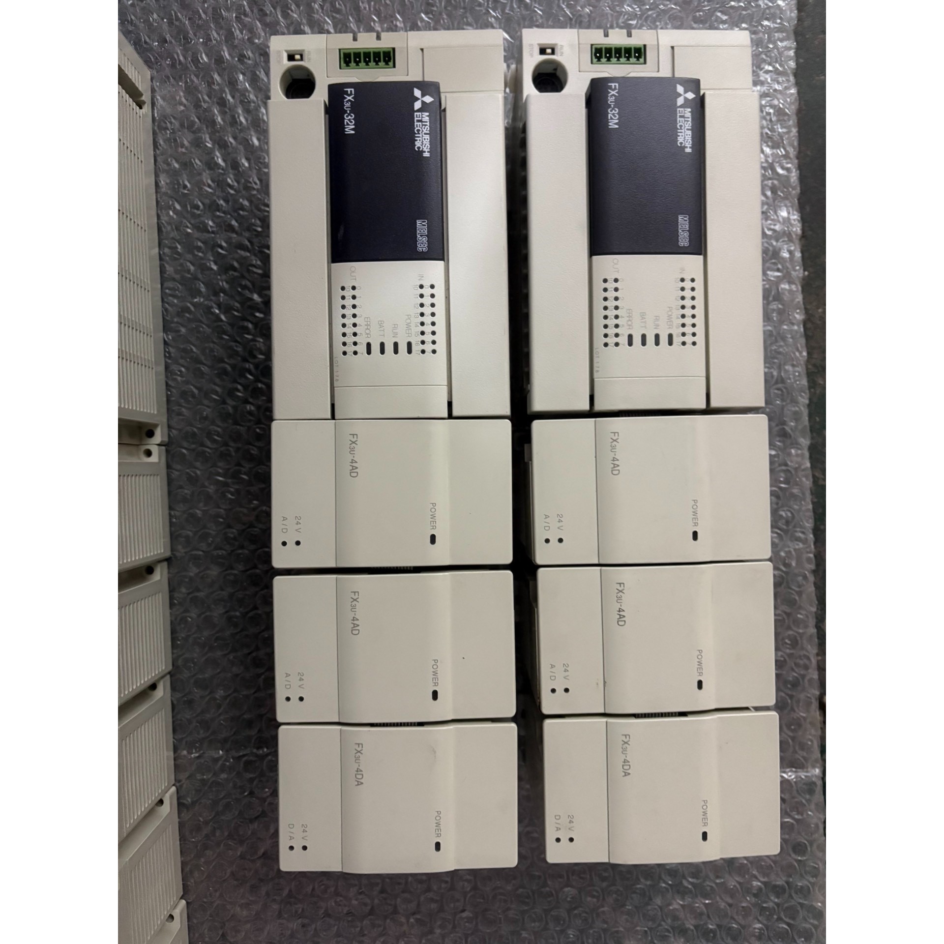 三菱PLC FX3U32MT/ES货9.9新几乎全新两咨询维修