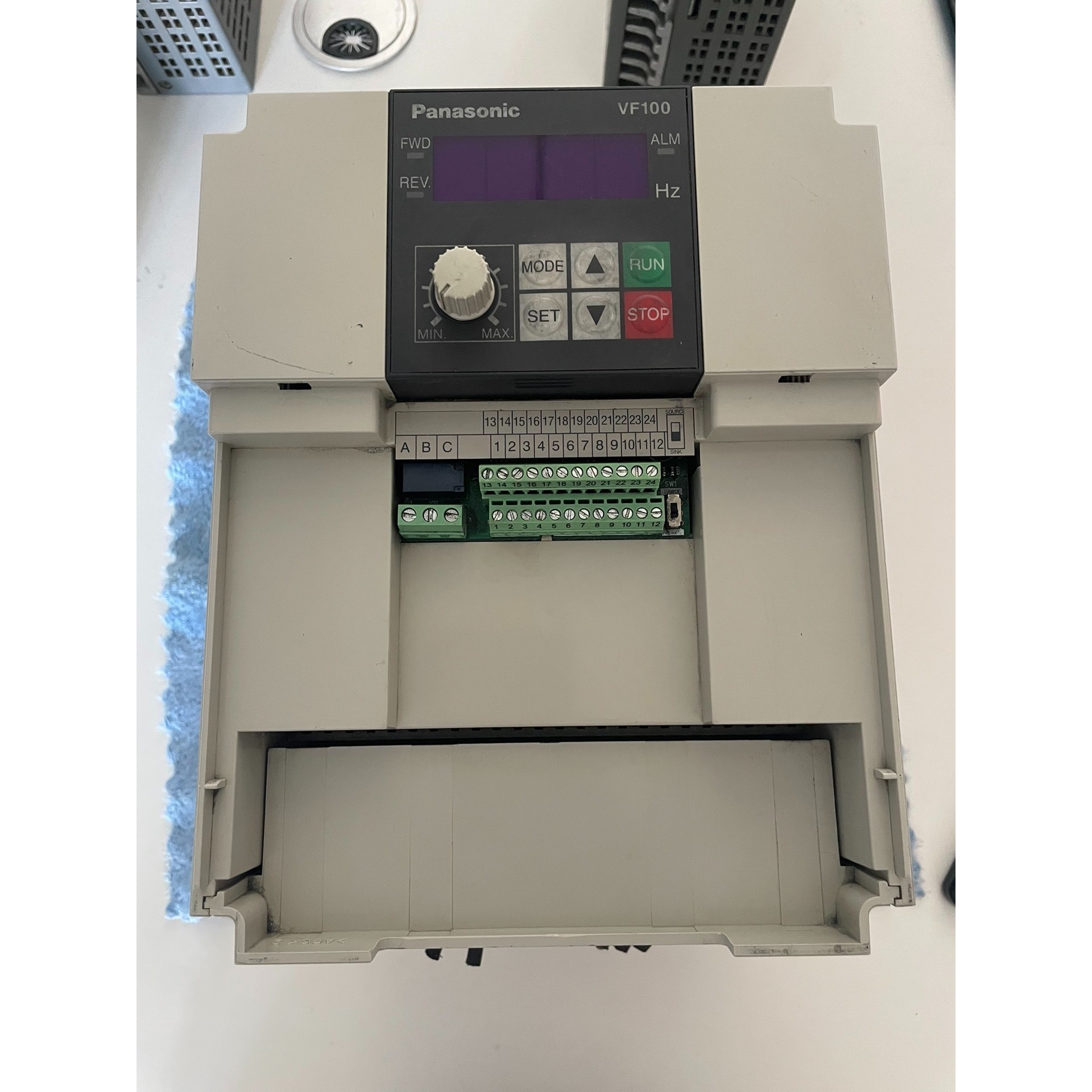 松下变频器AVF1000754  7.5KW咨询维修