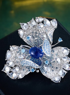 轻奢珠宝款满镶锆石蓝色立体花朵胸针精致奢华高档西装晚宴女配饰