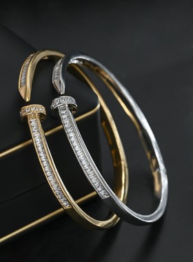 法式风小众轻奢时尚通勤百搭钉子手镯精致锆石潮人个性手环装饰品