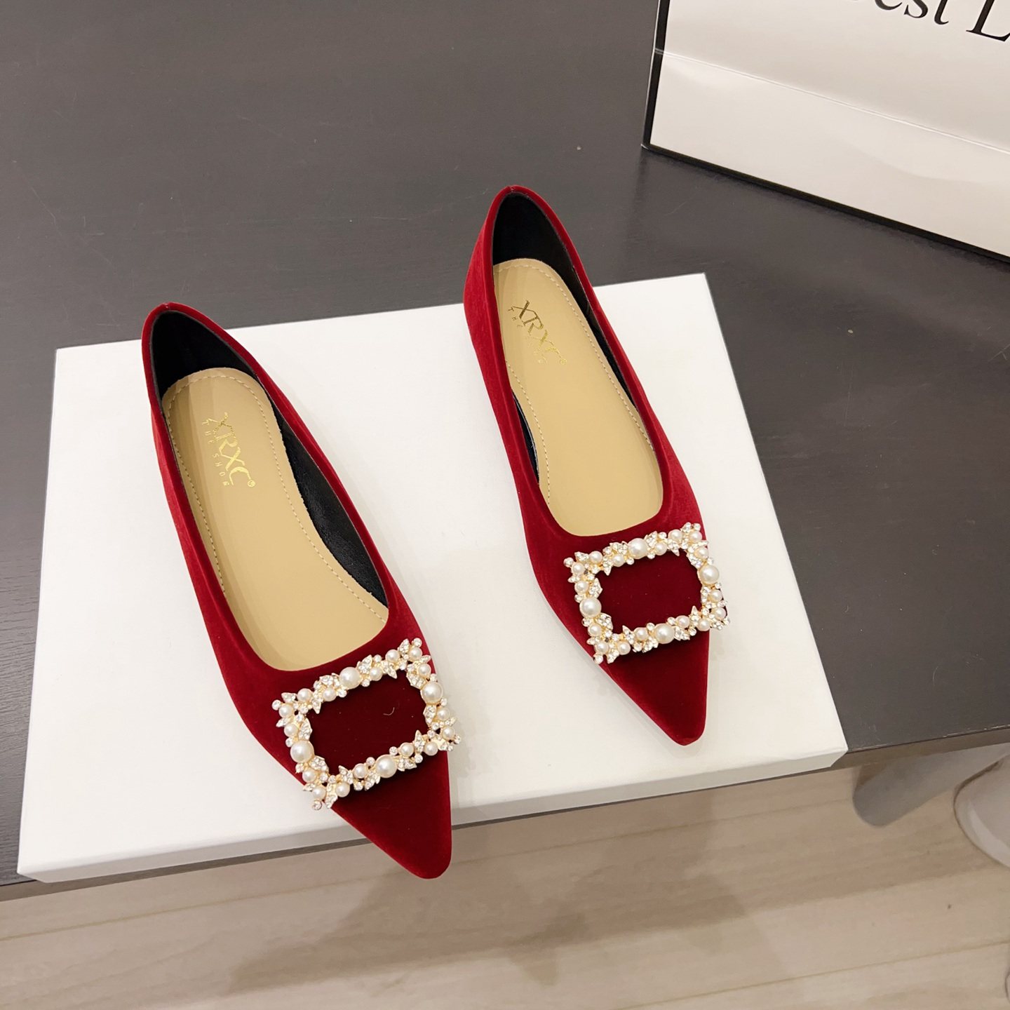 尖头平底女单鞋2026年春季新款水钻绒面浅口软底时尚百搭红色瓢鞋,女鞋,浅口单鞋,淘宝优惠券,粉丝福利购,淘宝优惠卷