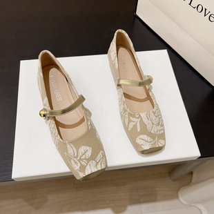 新中式配旗袍的鞋子2024新款春秋复古国风气质粗中跟玛丽珍单鞋女